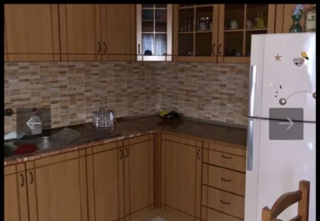 Tirane, jepet me qera apartament 1+1 Kati 1, 70 m² 350 € (Shkoze)