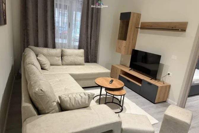 Tirane, jepet me qera apartament 2+1 Kati 1, 80 m² 850 € (blloku)