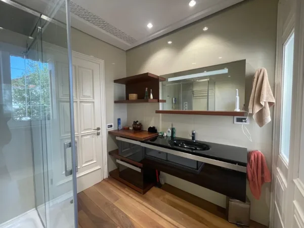 Tirane, jepet me qera apartament 1+1+Ballkon Kati 2, 80 m² 700 € (Shkolla Kuqe)