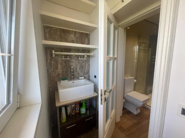 Tirane, jepet me qera apartament 1+1+Ballkon Kati 2, 80 m² 700 € (Shkolla Kuqe)