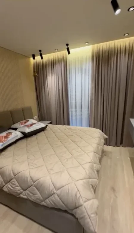 Tirane, jepet me qera apartament 2+1 Kati 4, 95 m² 750 € (PORCELAN)