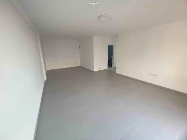 Tirane, jepet me qera zyre Kati 5, 108 m² 420 € (rruga e dibres)