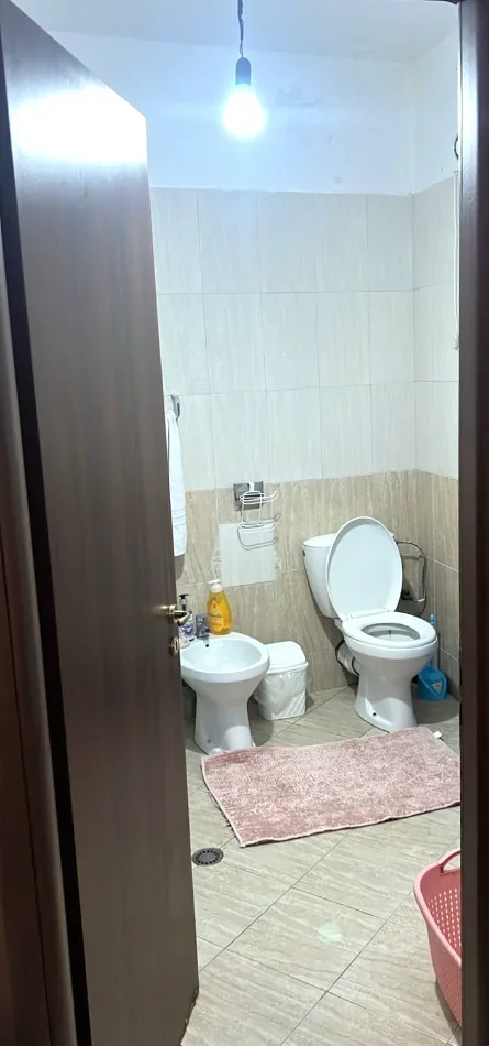 🌟 OKAZION NE ASTIR APARTAMENTI 🌟 Shitet apartament 1+1 me sipërfaqe 77 m², 108000 Euro ne ASTIR