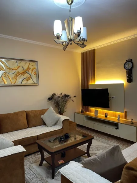 Tirane, jepet me qera apartament 2+1+Ballkon Kati 3, 103 m² 600 € (Don Bosko)