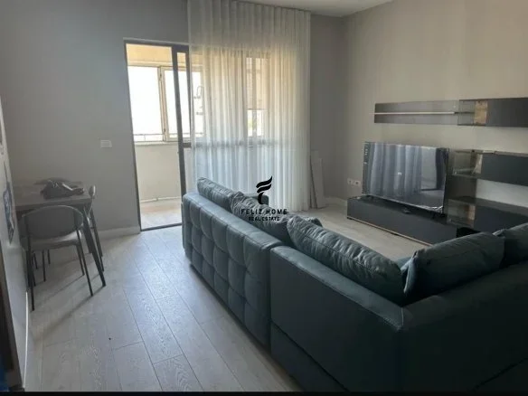 Tirane, jepet me qera apartament 2+1 Kati 7, 90 m² 600 € (XHAMLLIKU)