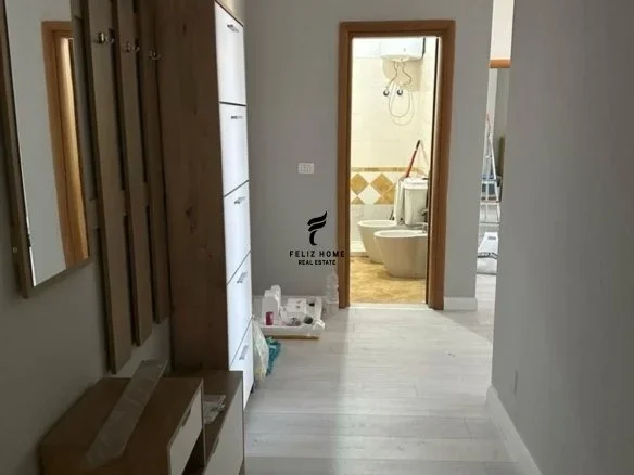 Tirane, jepet me qera apartament 2+1 Kati 7, 90 m² 600 € (XHAMLLIKU)