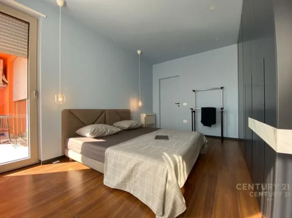 Tirane, jepet me qera apartament 1+1 Kati 5, 80 m² 850 € (zogu zi)