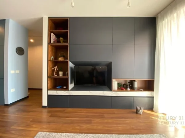 Tirane, jepet me qera apartament 1+1 Kati 5, 80 m² 850 € (zogu zi)