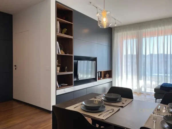 Tirane, jepet me qera apartament 1+1 Kati 5, 80 m² 850 € (zogu zi)