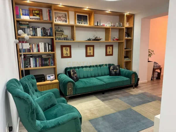 Tirane, shitet apartament 2+1 Kati 3, 91 m² 350.000 € (Ish Bllok)