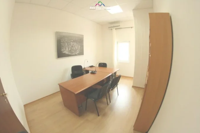 Tirane, jepet me qera zyre Kati 6, 125 m² 650 € (Rruga e Dibres)