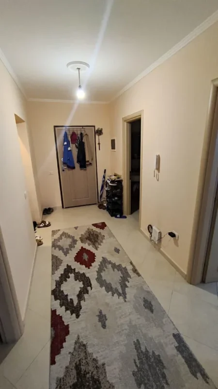 Tirane, jepet me qera apartament 2+1 Kati 7, 140 m² 600 € (YZBERISHT)