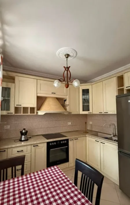 Tirane, jepet me qera apartament 2+1 Kati 4, 100 m² 600 € (KOPSHTI BOTANIK)