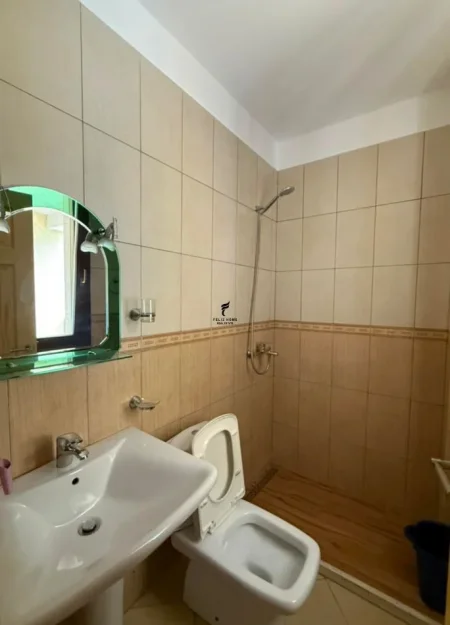 Tirane, jepet me qera apartament 2+1 Kati 4, 100 m² 600 € (KOPSHTI BOTANIK)