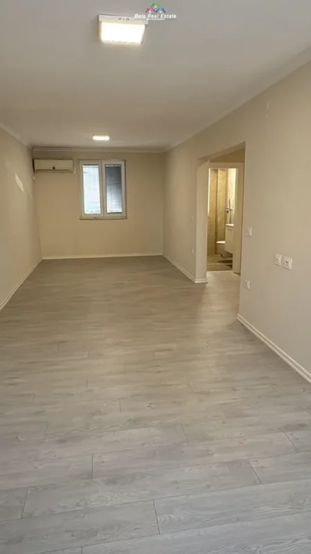 Tirane, jepet me qera zyre Kati 2, 70 m² 820 € (muhamed gjollesha)