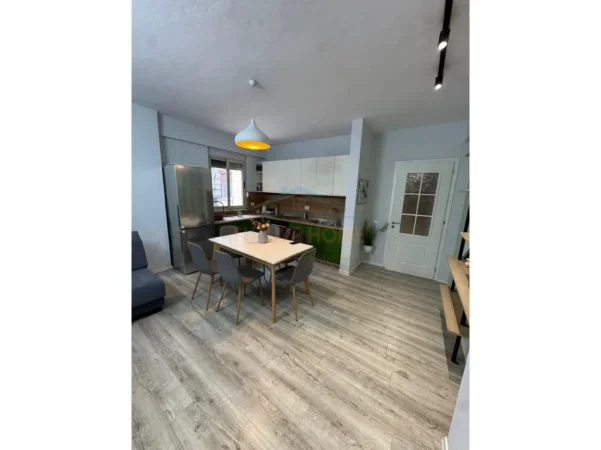 jap me qera apartament 3+1+Ballkon Kati 4, 105 m² 780 € (Stacioni i Trenit)