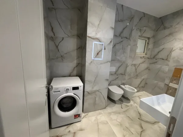Tirane, jepet me qera apartament 1+1 Kati 0, 65 m² 500 € (Ali Demi)