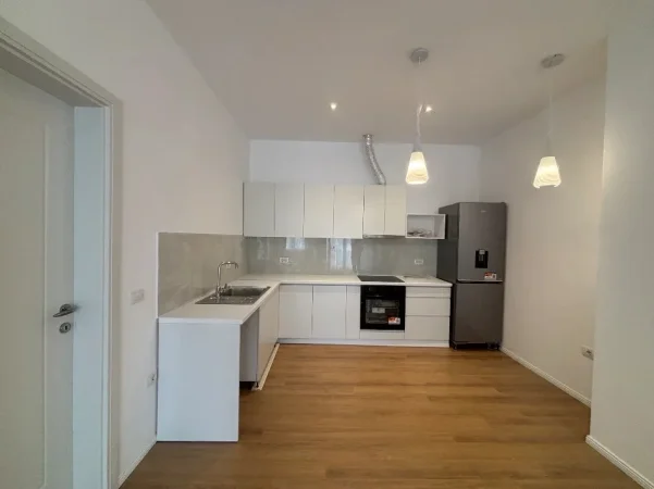 Tirane, jepet me qera apartament 1+1 Kati 0, 65 m² 500 € (Ali Demi)