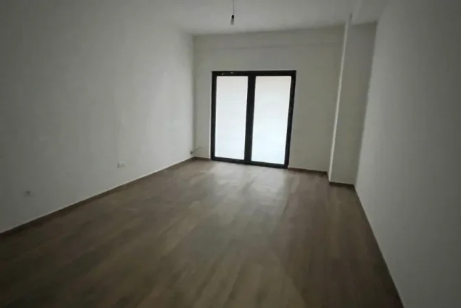 Tirane, jepet me qera zyre Kati 2, 118 m² 650 € (Rruga e Dibres)