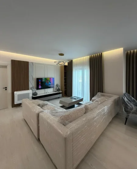 Tirane, jepet me qera apartament 1+1 , 80 m² 800 € 
