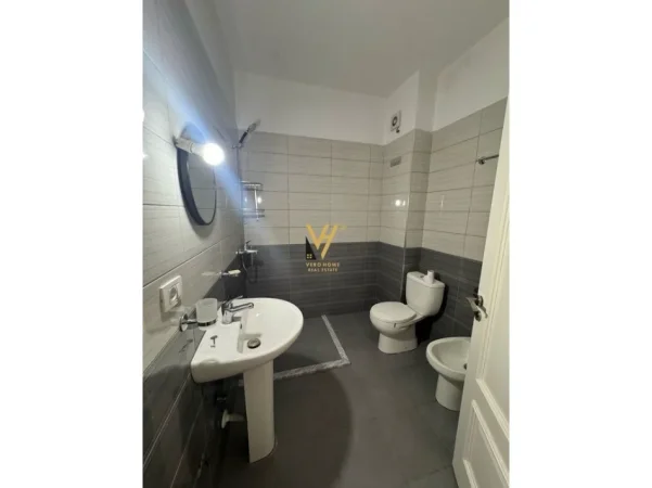 Tirane, shitet apartament 1+1+Ballkon Kati 3, 76 m² 114.000 € (SHKOZE)