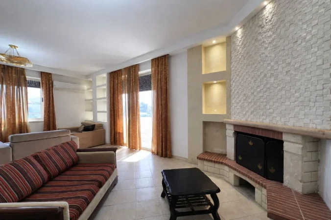 Tirane, jepet me qera apartament 2+1 Kati 10, 140 m² 750 € (Rruga e Barrikadave)