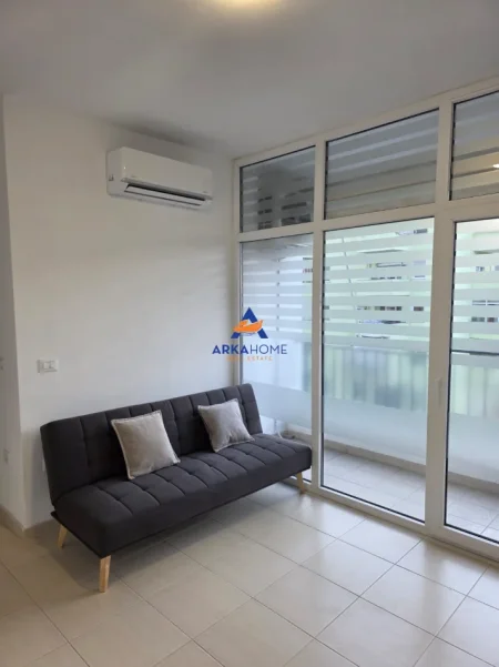 Tirane, jepet me qera zyre Kati 3, 65 m² 500 € (bulevardi i ri)