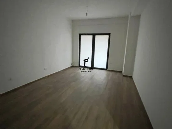 Tirane, jepet me qera zyre Kati 1, 118 m² 650 € (RRUGA E DIBRES)