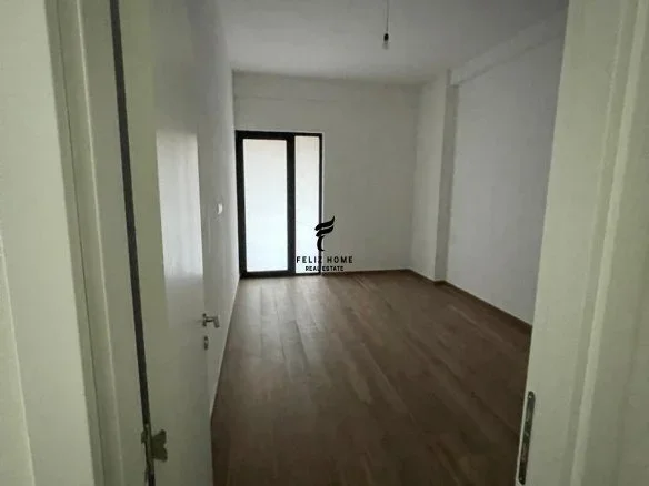 Tirane, jepet me qera zyre Kati 1, 118 m² 650 € (RRUGA E DIBRES)