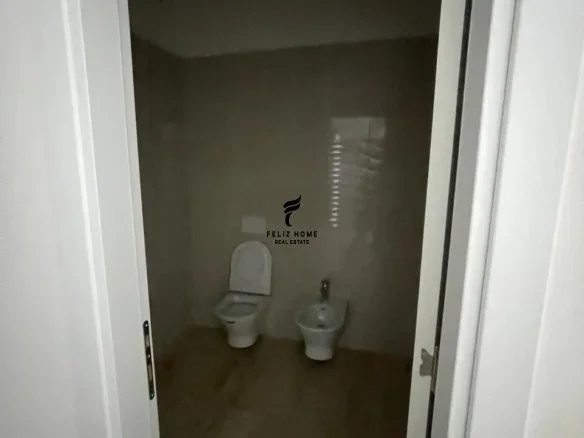 Tirane, jepet me qera zyre Kati 1, 118 m² 650 € (RRUGA E DIBRES)