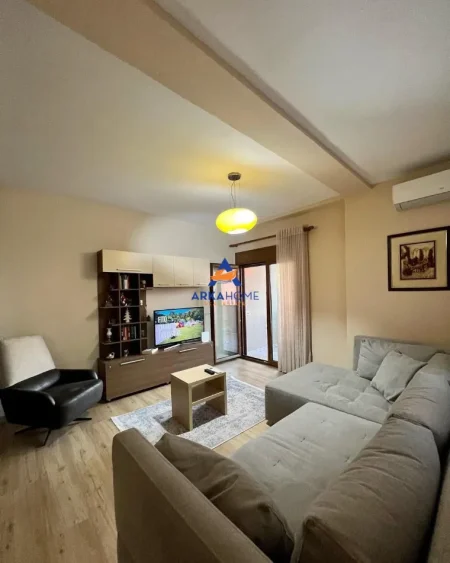Tirane, jepet me qera apartament 1+1+Ballkon Kati 8, 75 m² 850 € 