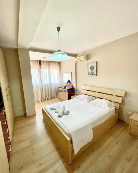 Tirane, jepet me qera apartament 1+1+Ballkon Kati 8, 75 m² 850 € 