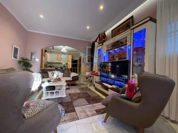 Tirane, jepet me qera shtepi 1 Katshe Kati 1, 185 m² 1.000 € (Vasil Shanto)