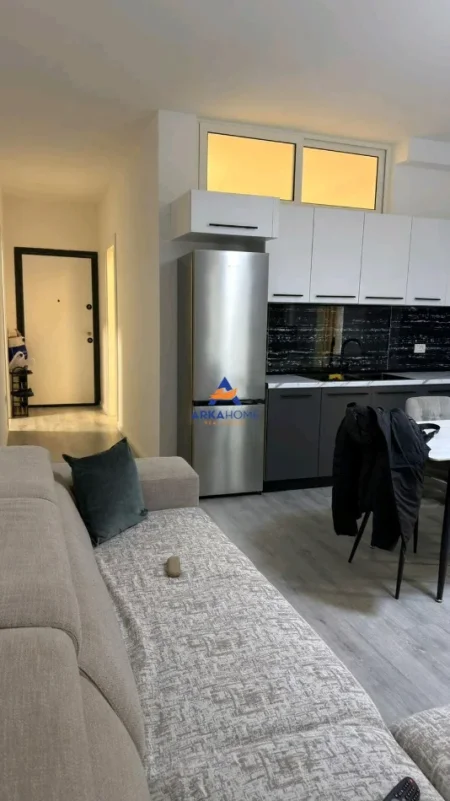 Tirane, jepet me qera apartament 2+1+Ballkon Kati 3, 78 m² 700 € 