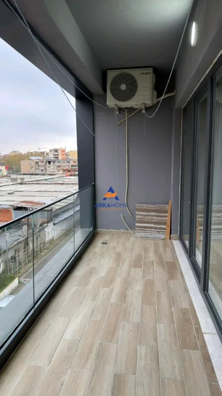 Tirane, jepet me qera apartament 2+1+Ballkon Kati 3, 78 m² 700 € 
