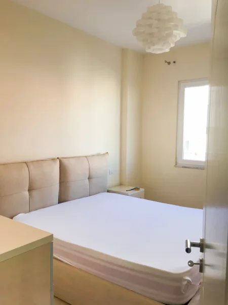 Tirane, jepet me qera apartament 1+1 Kati 4, 67 m² 450 € (Fresku)