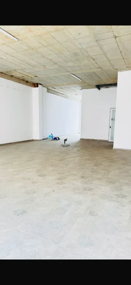 Tirane, jepet me qera dyqan Kati 2, 114 m² 1.500 € (KAMEZ)