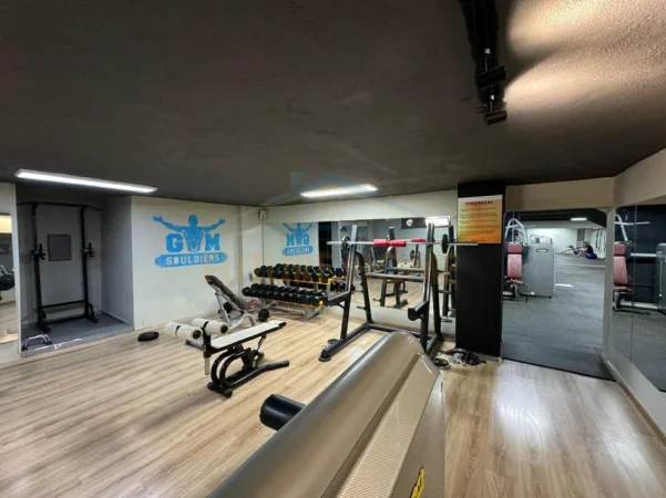 Tirane, shitet ambjent biznesi Kati -1, 162 m² 300.000 € (myslym shyri)