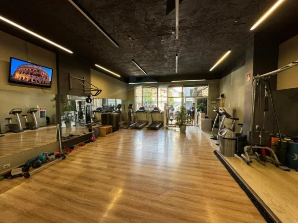Tirane, shitet ambjent biznesi Kati -1, 162 m² 300.000 € (myslym shyri)