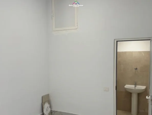 Tirane, shes dyqan Kati 0, 38 m² 213.400 € (Rruga Mine Peza)