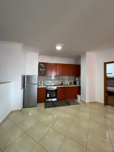 Tirane, jepet me qera apartament 2+1 Kati 9, 112 m² 65.000 LEKE (RRUGA E BARRIKADAVE)