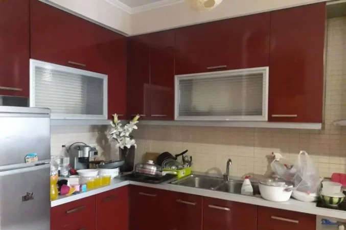 Tirane, apartament 2+1 Kati 4, 76 m² 550 € (Rruga Komuna E Parisit)