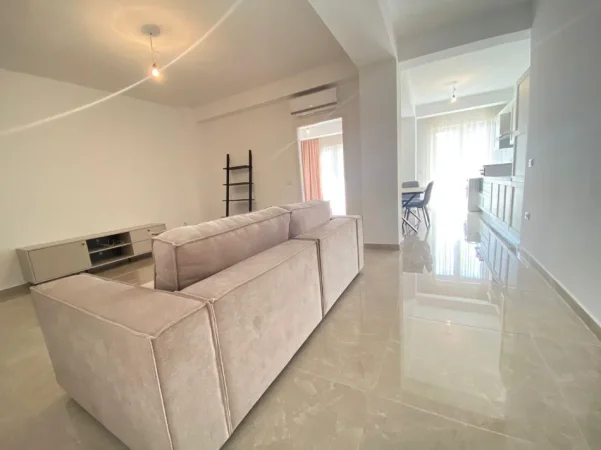 Tirane, jepet me qera 1+1+Ballkon Kati 3, (Qender, prane Tregut Çam)🏷️Çmimi: 75.000 Leke/muaj