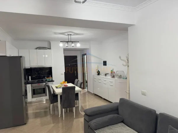 Tirane, shitet apartament 3+1+Ballkon Kati 3, 112 m² 185.000 € (UNAZA E RE)