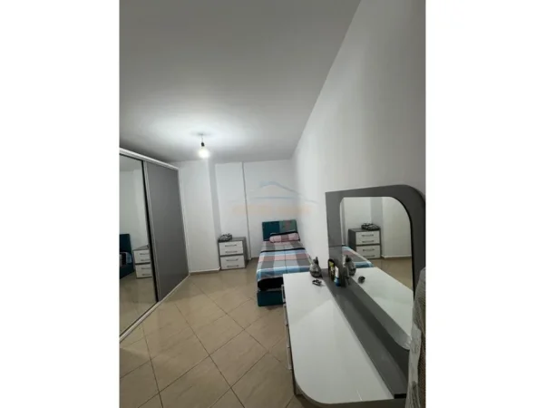 Tirane, shitet apartament 3+1+Ballkon Kati 3, 112 m² 185.000 € (UNAZA E RE)