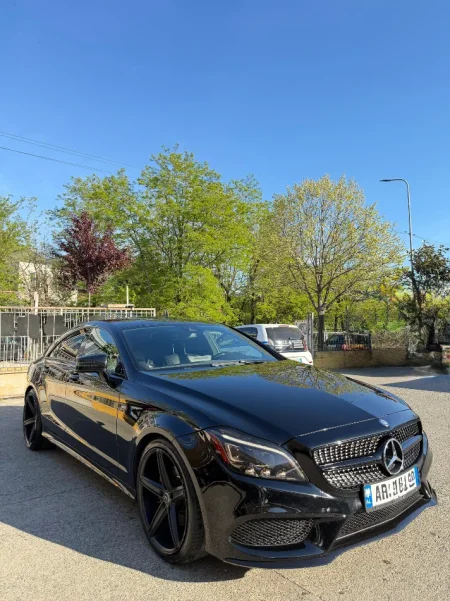Tirane, shitet Cls 2015 Benzin, e zeze automatik Klima 220.000 km 17.000 €