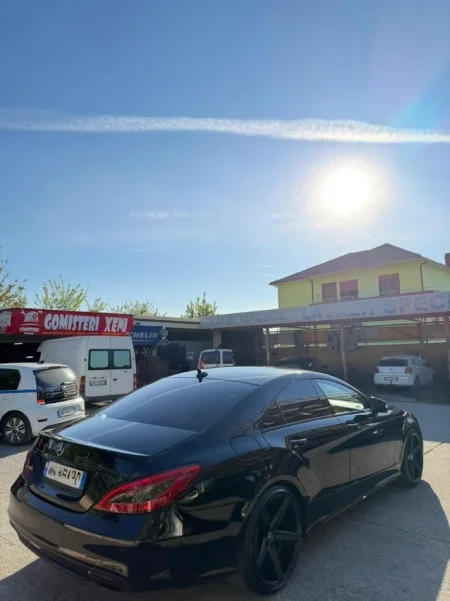 Tirane, shitet Cls 2015 Benzin, e zeze automatik Klima 220.000 km 17.000 €