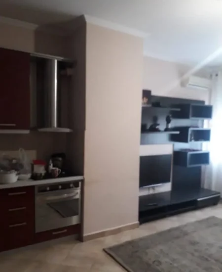 Tirane, apartament 2+1 Kati 4, 76 m² 550 € (Rruga Komuna E Parisit)