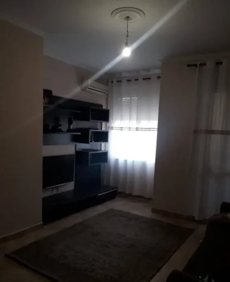 Tirane, apartament 2+1 Kati 4, 76 m² 550 € (Rruga Komuna E Parisit)