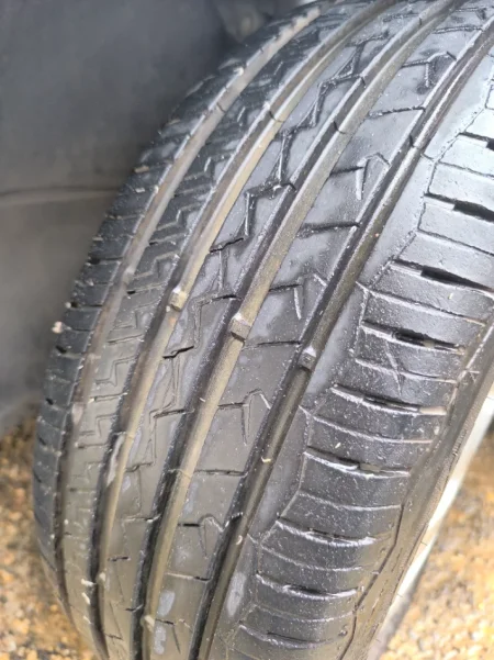 Tirane, shitet makine me portobagazh Volkswagen Nafte, gri metalizato automatik Klima 215.000 km 4.600 €